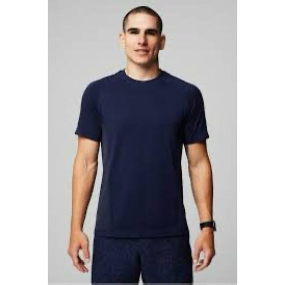 NWT Fabletics Mens The Training Day Tee Shirt Large Deep Navy Gym Activewear - Picture 1 of 5